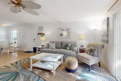 Image de Updated villa with golf course views and serene surroundings