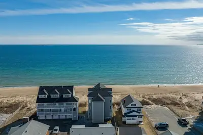 Image de Spacious oceanfront one bedroom!