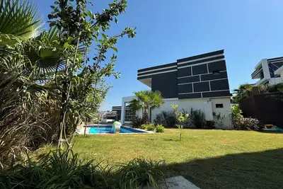 Image de Villa mit Privatem Pool in der Nähe von Strand und Einkaufszentrum