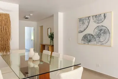 Image de 2 minutes to the beach! Family-sized condo in the heart of Punta del Este