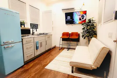 Image de Real Tiny Home 200sqft\n\n