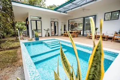Image de Riverside Luxury w/ Pool - Walk to Dominical