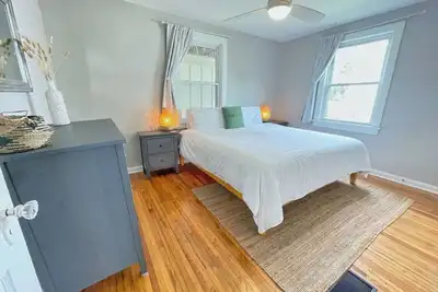 Image de Lower · 2/1 - Lower Unit - 4 Blocks to the Beach
