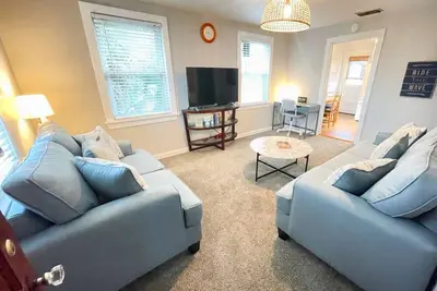 Image de 2/1 - Upper unit - 4 blocks to the Beach
