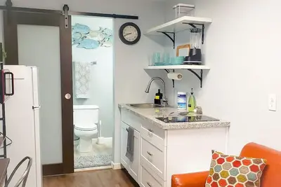 Image de Container-Home with Wi-Fi & 3mi from Downtown Phx\n\n