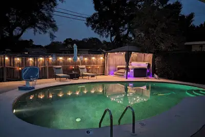 Image de 5 Min to Beach: Free Heated Salt Pool - Hot Tub