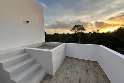 Image de Stunning 3 bedroom home with rooftop terrace 8 minutes from the beach