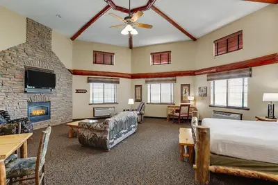 Image de Warm Columbia Retreat Blending Rustic Charm with Modern Amenities