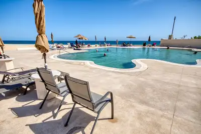 Image de One of only 4 condos in Terrasol with 3Br, each with its own private bathroom.