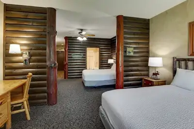 Image de Rustic-Chic Comfort in Columbia with On-site Pool & Outdoor Patio