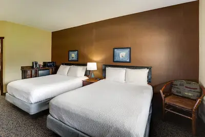 Image de Experience the Rustic Elegance of Stoney Creek! Heated Pools | 2 Units