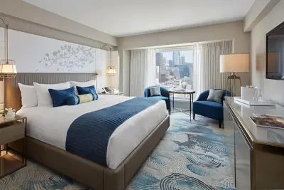 Image de Contemporary Stay with Extraordinary On-site Dining and Entertainment