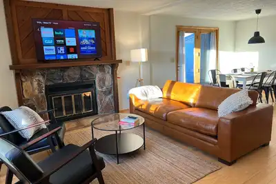 Image de Spacious Taos Getaway with King Suite & Steam Bath: Views, Gorge & Town Nearby