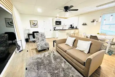 Image de Private Basement Appartment!