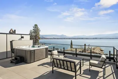 Image de Chic West Kelowna Escape: Hot Tub & Water Views