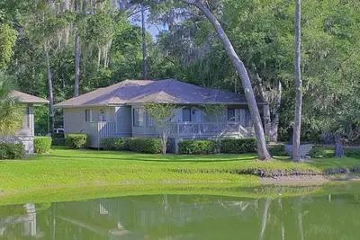 Image de Exclusive Escape: Spacious Home in Gated Shipyard Community, with bikes to ride