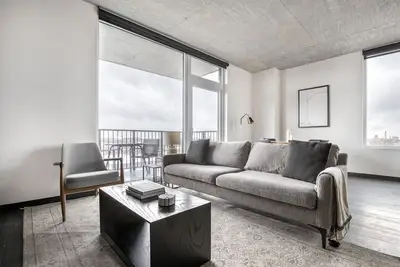 Image de Charming West Loop 2br w/ Gym & Rooftop, nr Union Park, by Blueground