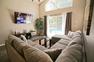 Image de Newly Renovated Home With Calming Atmosphere