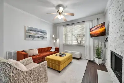 Image de Gem w/ Pool Access in Scottsdale: Shop & Golf!