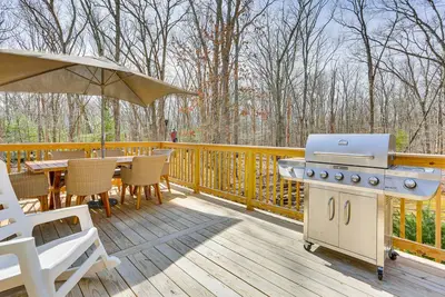 Image de Forest-View Deck & Fire Pit: Poconos Escape!