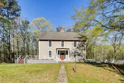 Image de Sunroom & Decks: Family Home in Tallassee!