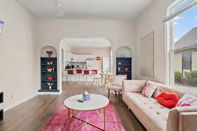 Image de Charming 2br Apartment | Ideal Central Location