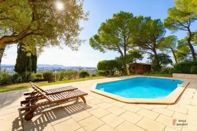 Bastide marseillaise avec piscine et vue exceptionnelle sur la rade de Marseille