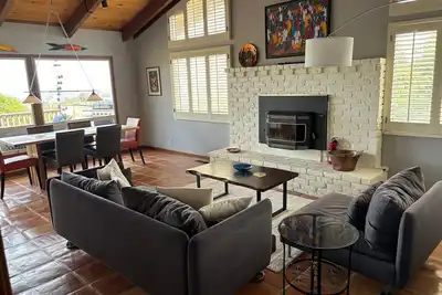 Image de 4br/3ba retreat with stunning Silicon Valley views