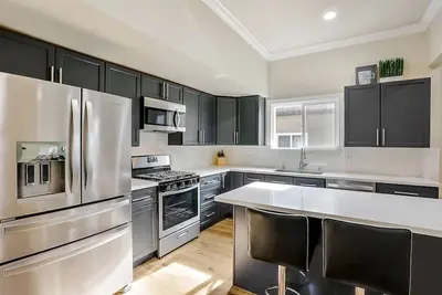Image de Like New 6bed 3br 2ba Home in Japan Town San Jose