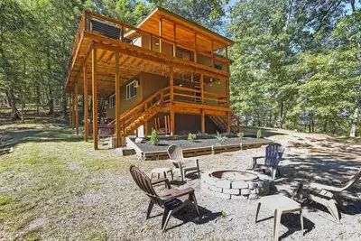 Image de Camp Dancing Bears -riverfront, wifi, fire pit, fireplace, grill, king