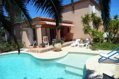 Image de Villa 4p avec Piscine, Clim, Terrasse et Parking - 6 Couchages à Bormes-les-Mimosas