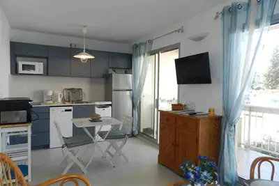 Image de Studio avec terrasse, parking privatif et proche plage - Le Lavandou