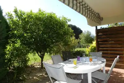 Image de Appartement T2 avec jardin, terrasse et parking - 4 couchages, Le Lavandou