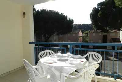 Image de Appartement T2 avec Cabine, Piscine, Parking Privé - Proche Plage et Commerces, Le Lavandou