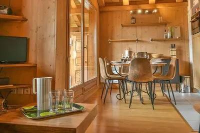 Image de Appartement Confortable à 50m des Pistes, 2 Chambres + Mezzanine, Idéal Familles, Linge Inclus.