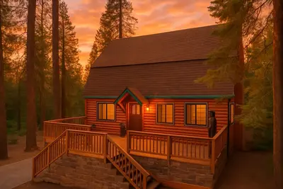 Image de The Stew Cabin ~ Cozy Escape + Fireside Memories