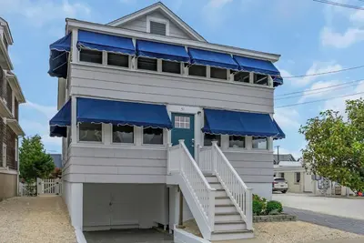 4 Bed Condo  in Ideal Lavallette Beach Block Location
