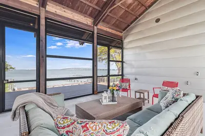 Image de Elite 2 bedroom waterfront house! Kayak ramp, Very private!