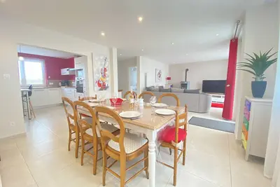 Image de Magnifique maison rénovée avec accès plage à 100 mètres\nClassée 3 ***