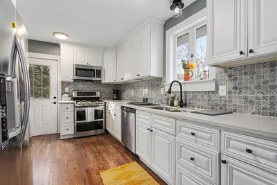 Image de Art Filled 3bd Cozy Waldo Home in Kcmo