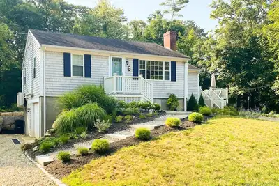 Image de Peaceful perch near area's beaches with firepit, grill, streaming - dog-friendly