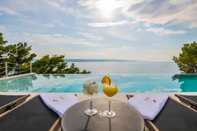 Image de Luxury Villa Bacana near the sea in Brela, sauna, jacuzzi, family, quiet area, heated pool, gym