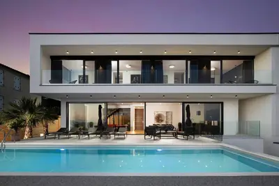 Image de Luxury Villa Dali - 42 m2 infinity pool & wellness, family, stylish