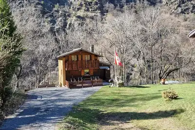 Image de Détendez-vous dans ce chalet unique et tranquille à la montagne. Calme assuré.