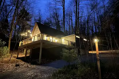 Image de New! Mtn High Retreat- Hot Tub, Fire Pit - Mins to Chimney Rock and Lake Lure!