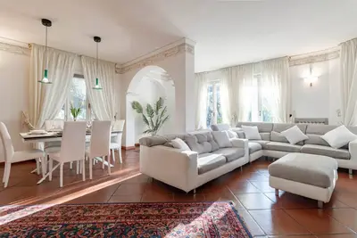 Image de 𝐇𝟏𝟏 [Villa Conchiglia] Piscine - Garage