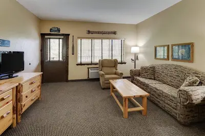 Image de Homey Johnston Suite! Extended Stay Options With Kitchenette available, Pool