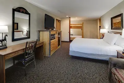 Image de Johnston Oasis: Unique Rooms, Local Spirits & Warm Hospitality, Parking