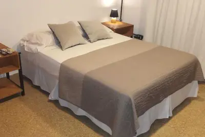Image de Hermoso monoambiente en pleno Barrio General Paz. Frente a Plaza Alberdi