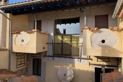Image de Maison de vacances 'Casa Rural La Vertedera 3' avec terrasse privée, balcon et climatisation